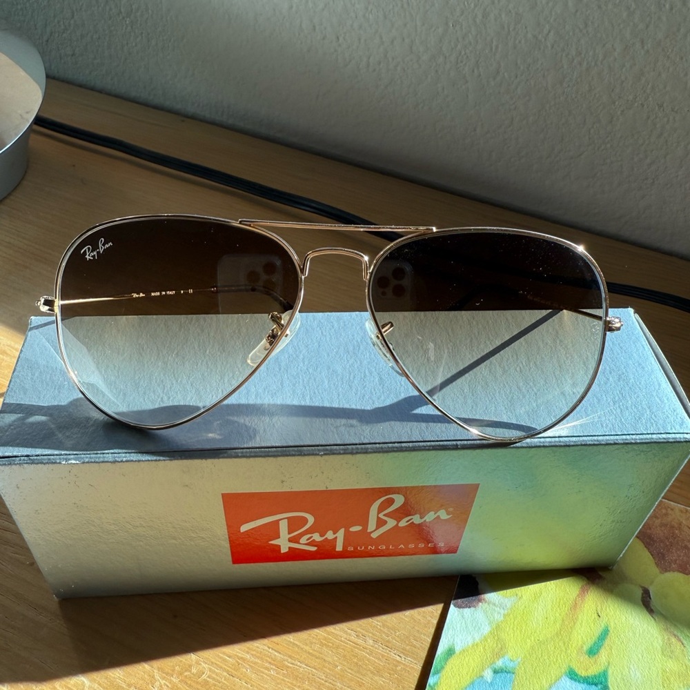 🌟EUC🌟 Ray-Ban Aviator Sunglasses (RB 3025) - Gold - Made in Italy